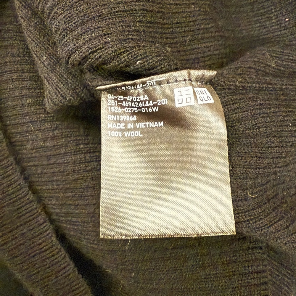 Uniqlo Large Wool Turtlenecks - Picture 6 of 7